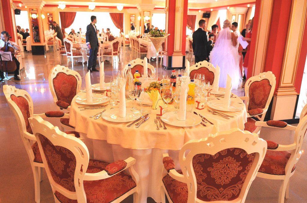 Exotic Palace**** Codlea